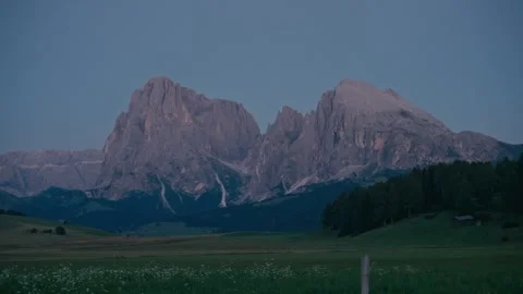 Mountains at Blue Hour over an Alpine Meadow in the Evening Twilight Vídeos de archivo 331164245