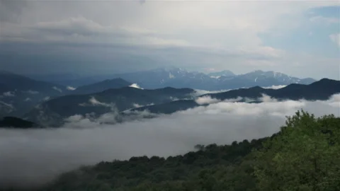 Mountains clouds 4K Stockbeeldmateriaal 133633343