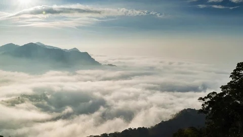 Mountains in the clouds at Alishan, Taiwan Vídeo Stock 101935764