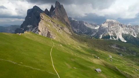 Mountains in the clouds during the day Foto stock
