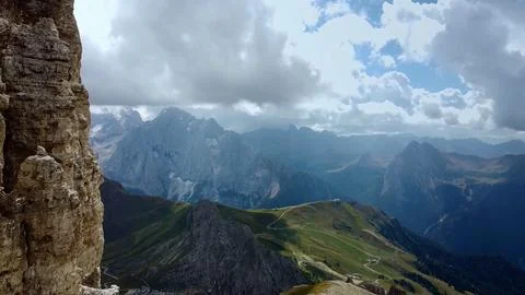 Mountains in the clouds during the day Foto stock