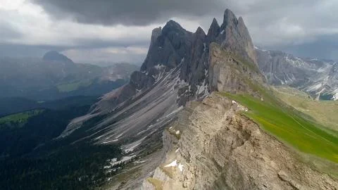Mountains in the clouds during the day Foto stock