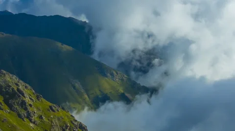 Mountains in dense clouds time lapse Video stock 37069230