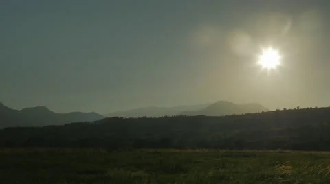 Mountains in distance - 4K 動画素材 43129105