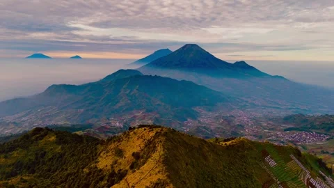 Mountains 動画素材 310538890