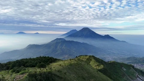 Mountains 動画素材 310589108
