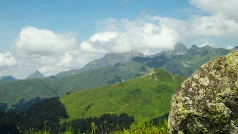 Mountains landscape timelapse moving clouds in Abkhazia. Stockbeeldmateriaal 162585557