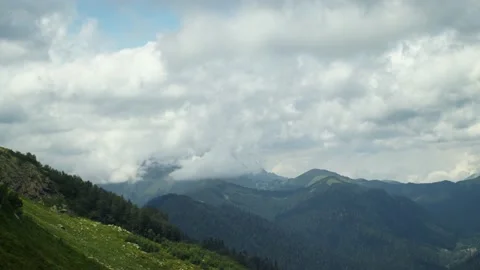 Mountains landscape timelapse moving clouds in Abkhazia. Stockbeeldmateriaal 162585620