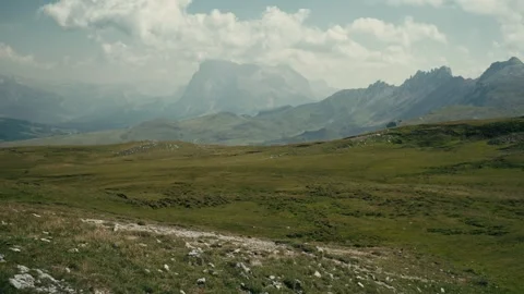 Mountains Landscape View over the Green Alpine Meadows in Sunny Summer 库存影片 331169904
