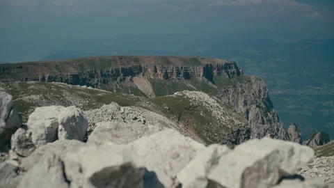Mountains with Limestone Cliffs and Green Meadows in the Summer Alpine 库存影片 331169893