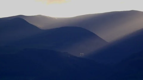 Mountains with mist and light rays 4K Vidéo 97784445