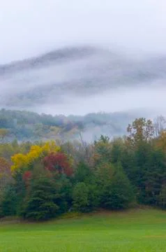 Mountains with Mist Fotos Stock