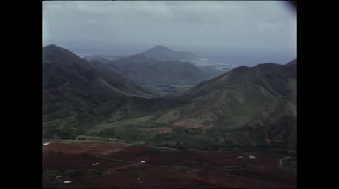 Mountains on Oahu Lead to Ocean Video stock 47642868