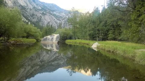 Mountains reflected on a lake Foto stock