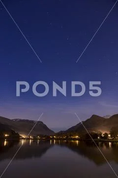 Mountains reflecting in Llyn Padarn at night, Snowdonia, North Wales Stock Photos