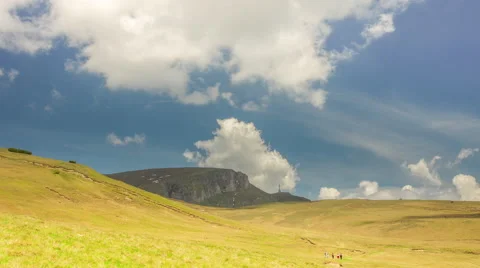 Mountains Rolling clouds  4K timelapse Vídeo Stock 48087352