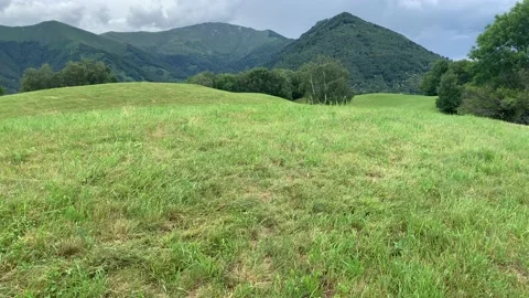 Mountains seen from a hill Vidéo 149476346