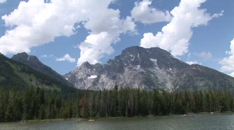 Mountains on a summer day 2 Stockbeeldmateriaal 501572