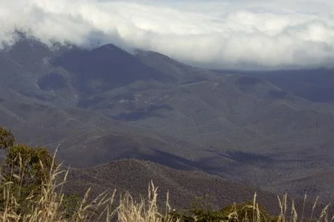 Mountains viewpoint with cumulus cloud shadows rolling over Fotos Stock