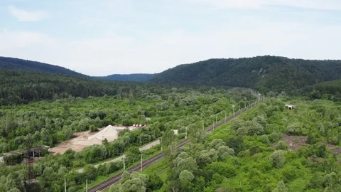 Mountains.Follow railways. Vidéo 112856733