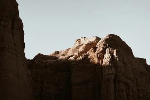 Mountainside desert cliffs with rough edge Foto stock