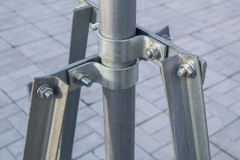Mounting elements of metal structures on bolts and steel clamps made of galva Foto stock