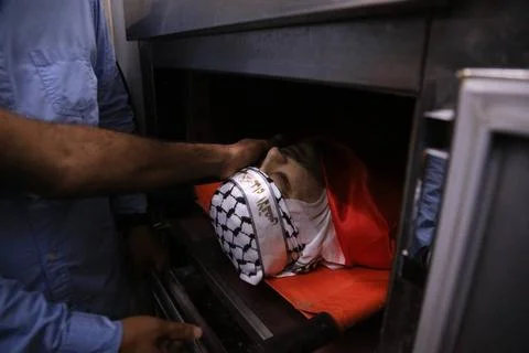  Mourners react by the body of Ashraf Sheikh Ibrahim, 37, a Palestinian wh... Stock Photos