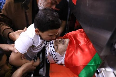 Mourners react by the body of Ashraf Sheikh Ibrahim, 37, a Palestinian wh... Stock Photos