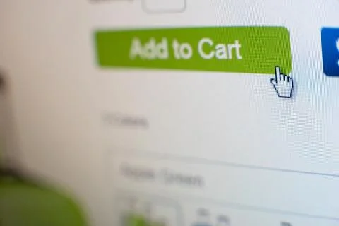 Mouse clicking "add to cart" button in an e-commerce website Foto stock