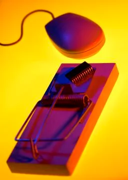 MOUSE TRAP WITH SILICON CHIP AS BAIT ATTRACTING COMPUTER MOUSE Foto stock