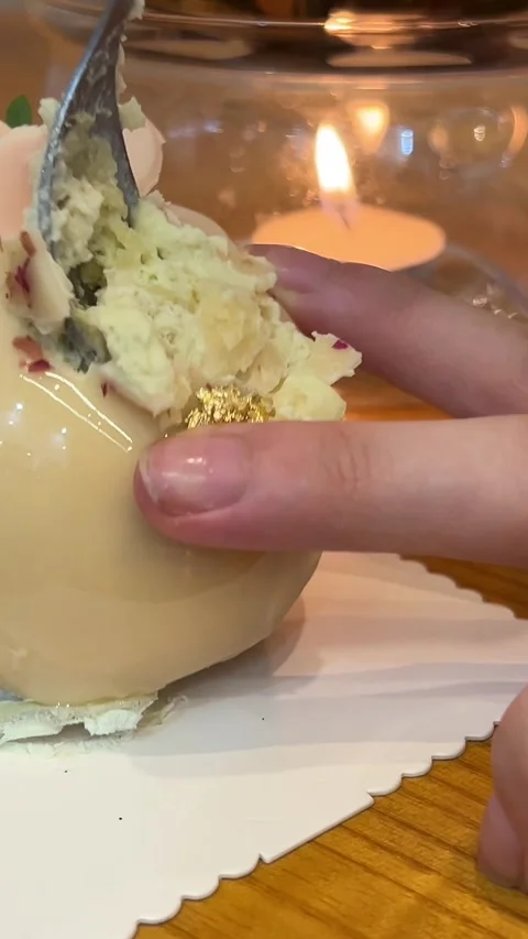 Mousse beige dessert cut with a spoon, creamy dessert close-up. Almond dacquoise Vídeo Stock 309258097