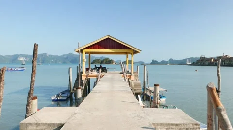 Move to canopy at pier end, pass through and look to seascape 스톡 동영상 51130855
