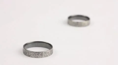 Move focus from one rough silver ring to another, average distance Видео 57197395
