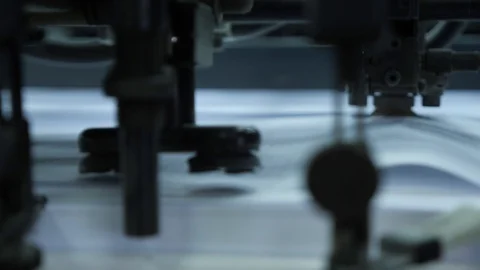 Move the paper sheets in the printing press suction cups. Stock-Footage 98120755