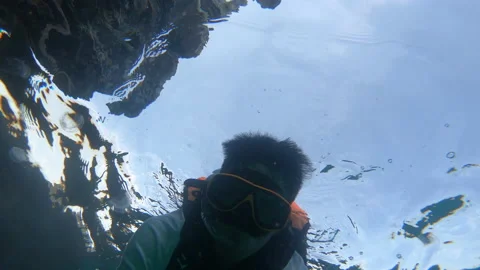 The movement action camera with asian tourists dive Stock Footage 150023701
