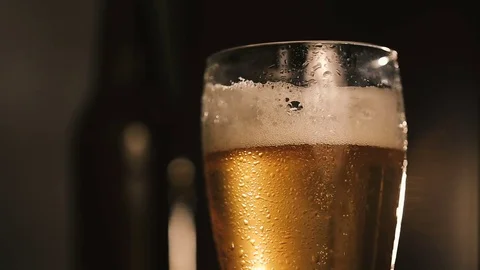 Movement of bubbles inside a glass with fresh beer Stock-Footage 75657119
