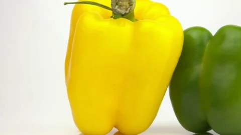 Movement of the camera along three different colored peppers Video stock 83225158