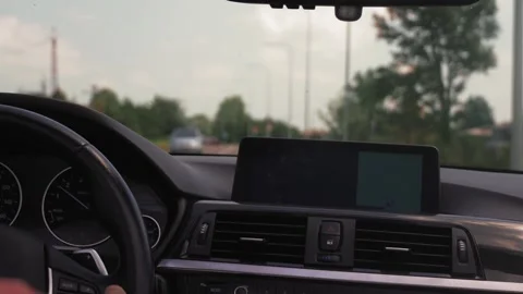 Movement of car View from passenger compartment with driver's hands 库存影片 250872730