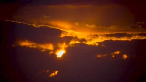 The movement of clouds across the red sky Vidéo 151426618