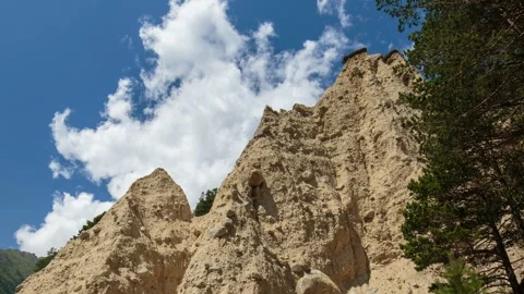 Movement of clouds and water flows in a stormy river in the Caucasus mountais Video stock 87301039