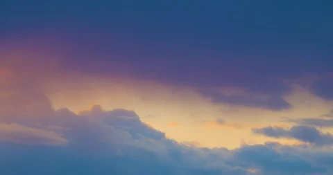 Movement of clouds in the colorful evening sky. Video stock 129311232
