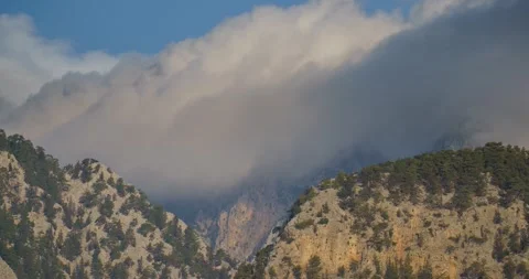 The movement of clouds in the mountains of Turkey Video stock 323647286