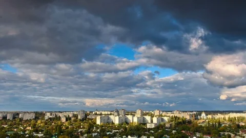 The movement of clouds over the houses, the sun's rays 動画素材 73924341