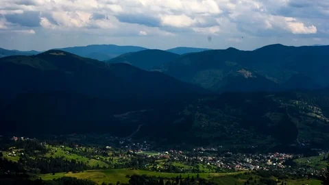 Movement of clouds over the mountains, shadows from clouds Vídeo Stock 73924455