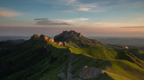 Movement of clouds over the summer slopes of Caucasus Mountains Vidéo 67263270
