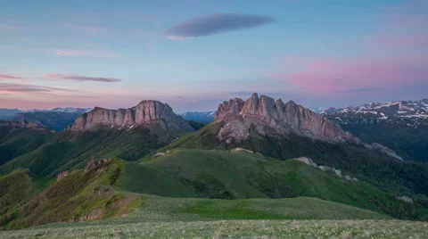 Movement of clouds over the summer slopes of Caucasus Mountains Vídeo Stock 67269212