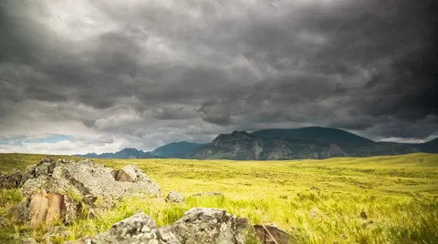 The movement of the dark rain clouds Video stock 40617804