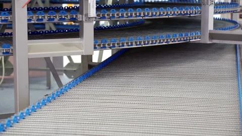 The movement of an empty conveyor line for the production of bakery products. Stock Footage 151214671