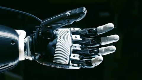 Movement of fingers of a bionic arm while it's being lifted 库存影片 101570463