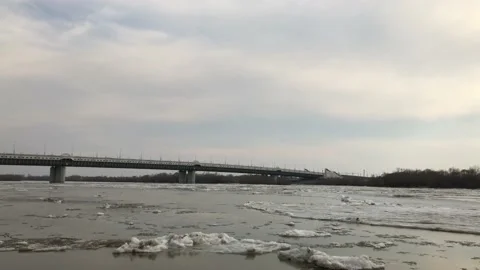 The movement of ice on the river in the spring after a cold winter in Siberia. 動画素材 130061559